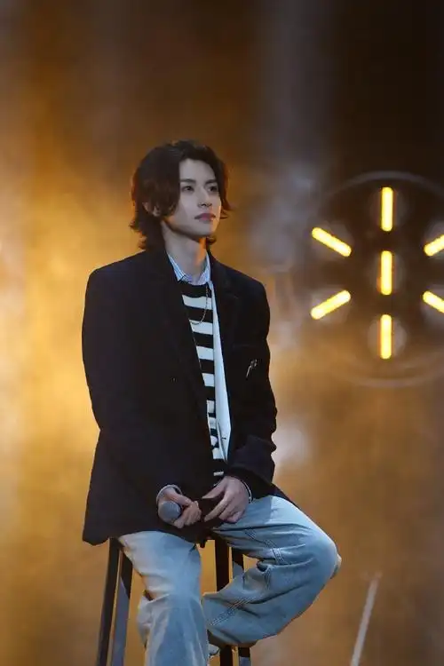 小鬼追光者舞台少年音##王琳凯阿联酋歌手同唱追光故事