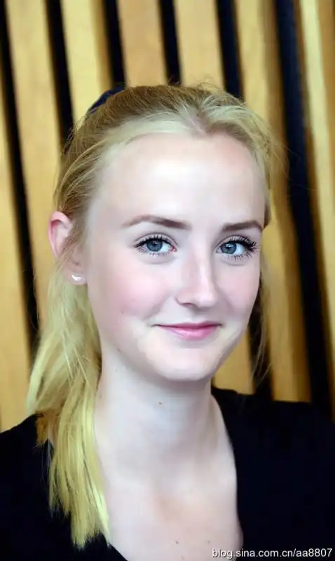 白色人种,又称欧罗巴人种,高加索人种,指具有特定体貌特征的一个人种