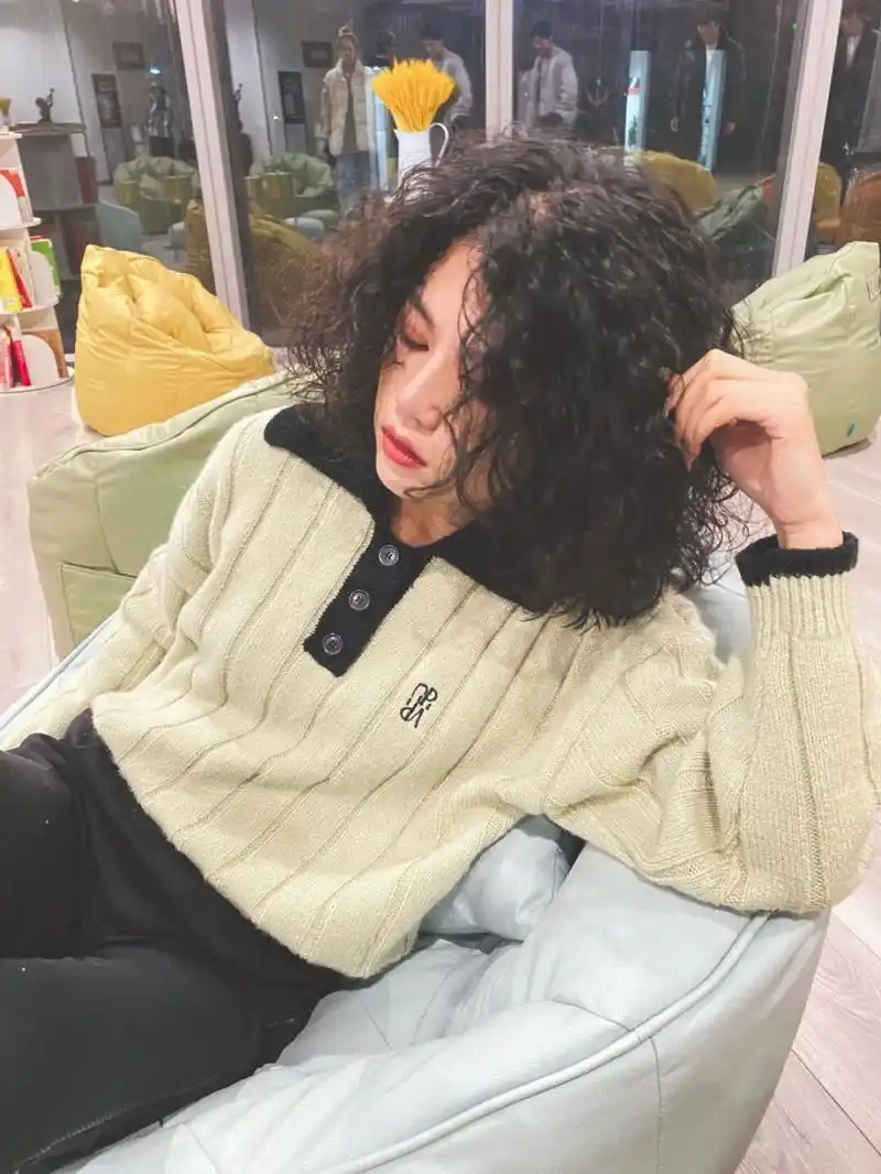 港风爆炸头 羊毛卷太洋气啦,很适合细软发质 细软发质的女生烫爆炸头