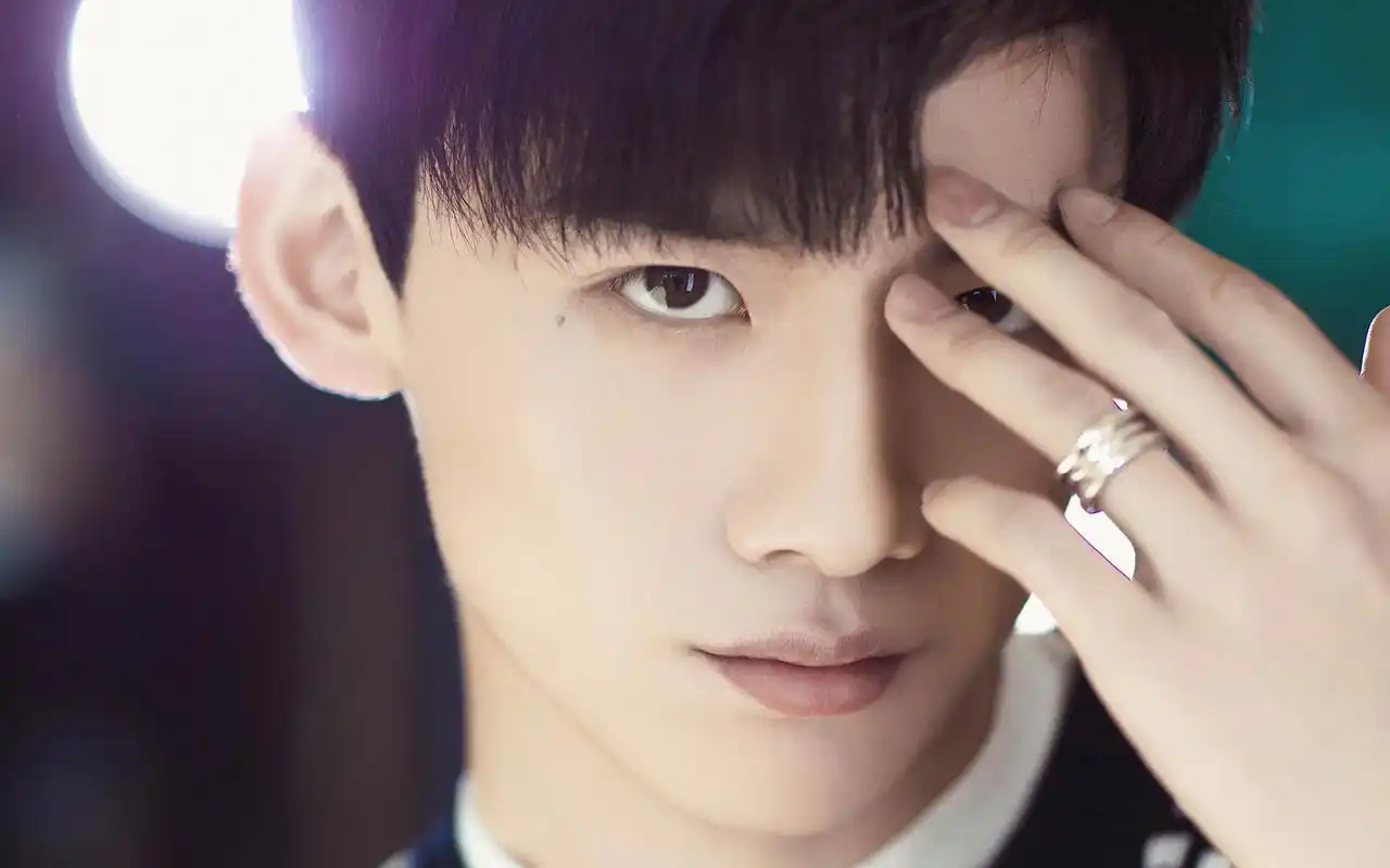 白敬亭帅气写真图片桌面壁纸高清大图预览1920×1200_大陆明星下载_美