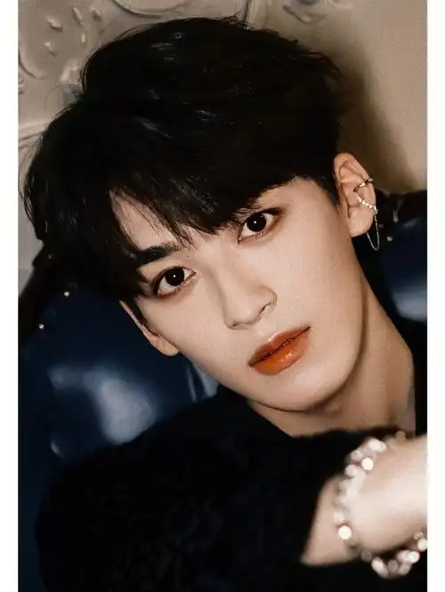 何洛洛算是把骰子摇明白了#宝藏男孩何洛洛,是一个笑起来特别甜的