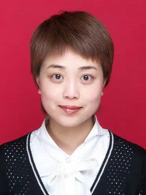 脸大怎么拍证件照显瘦拍摄证件照时可以把人的整个比