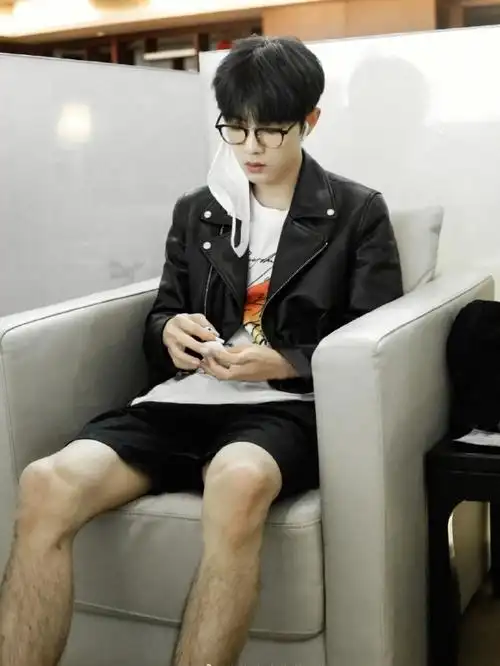 肖战下次不许穿黑色短裤##肖战