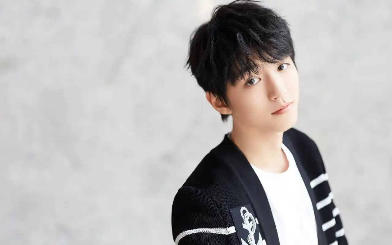 王俊凯时尚写真高清电脑桌面壁纸