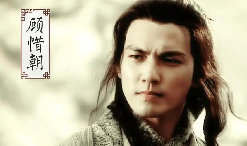 近日,网友曝光了钟汉良一组古装路透图,瞬间冲上热搜,而他古装造型