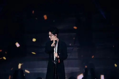 肖战斯文帅气写真图片77