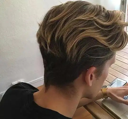 6款令人惊艳的男生长发发型!