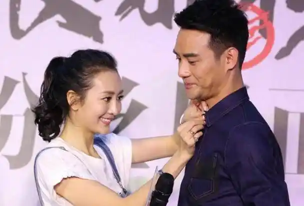 王鸥妈妈罕见上节目,打扮洋气,相中王凯做未来女婿