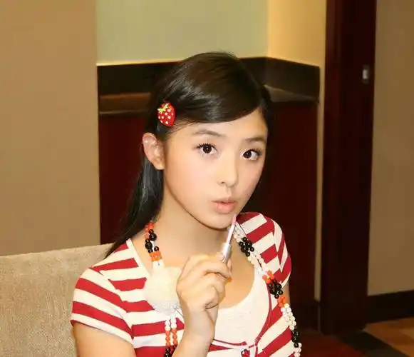 15岁成名被网暴退学,张含韵十年逆袭,事业进步也在等待爱情_公司_网络