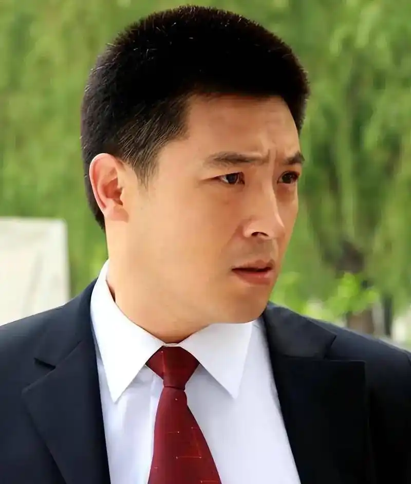 孙涛:春晚小品演员的困境 孙涛曾凭借一句"我骄傲"一炮而红,在全国