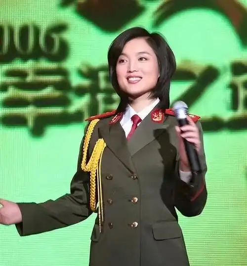 著名歌手白雪:人到中年突然爆红,离异后相守了完美的"姐弟恋"