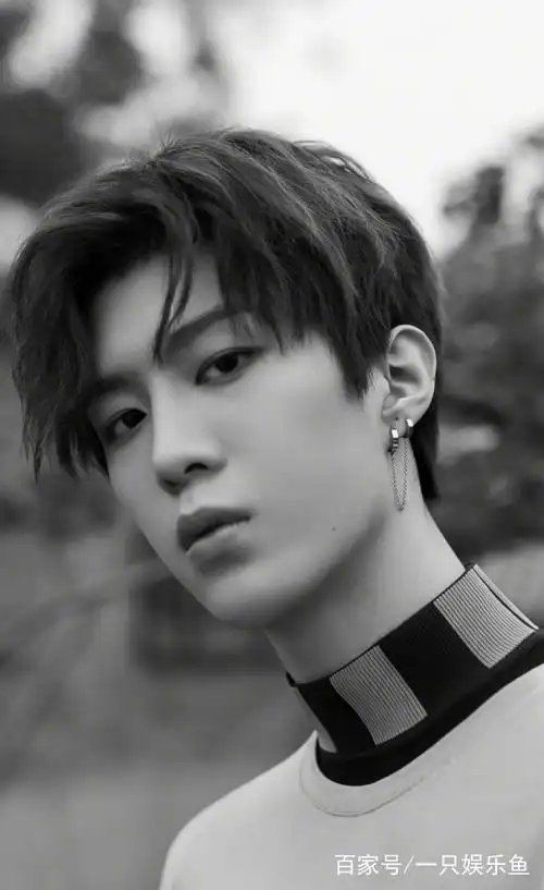 范丞丞拍摄时尚大片,时而温暖时而高冷,网友:真是张贵气的脸