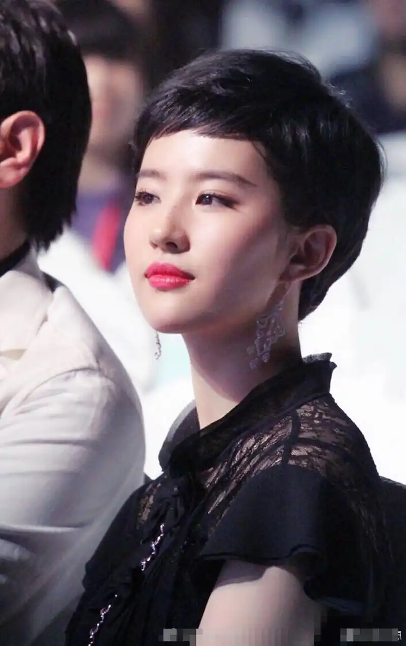 原创当刘亦菲留起短发仙女的气质都不在了还是长发更适合她