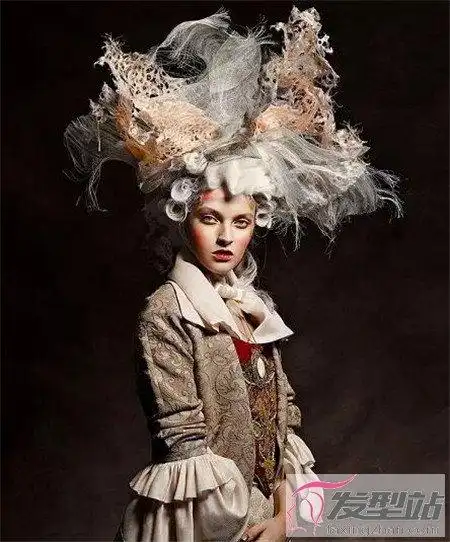 复古风宫廷盘发 优雅高贵宛如王后