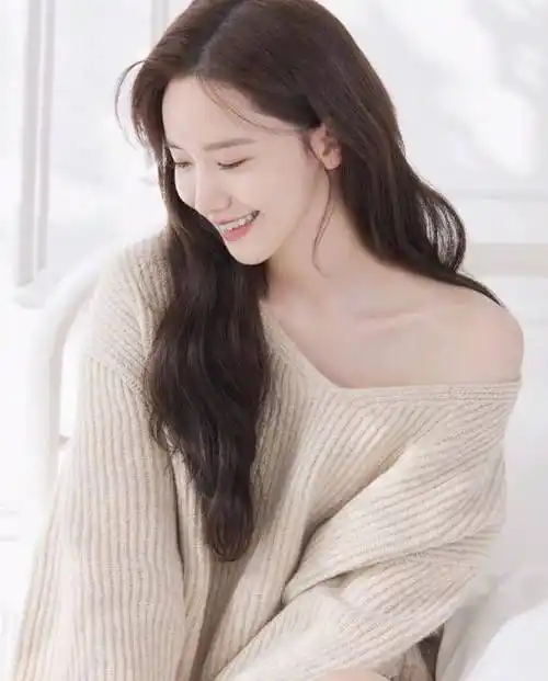 韩国第一美女的林允儿,容颜靓丽,鹿晗曾为其着迷_时尚_封面_表演