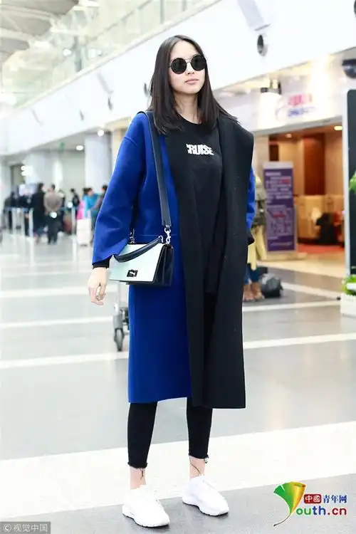 3月4日,张梓琳现身机场从北京飞往上海.
