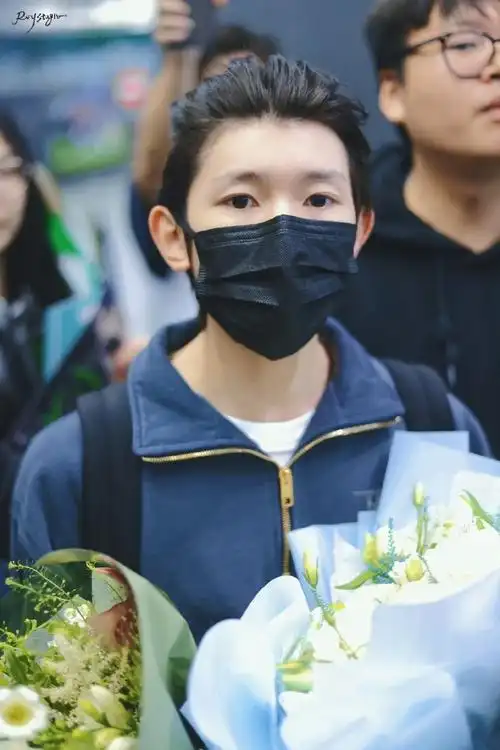 中国明星在海外有多火##王源大背头小揪揪##王源男大出发名利场