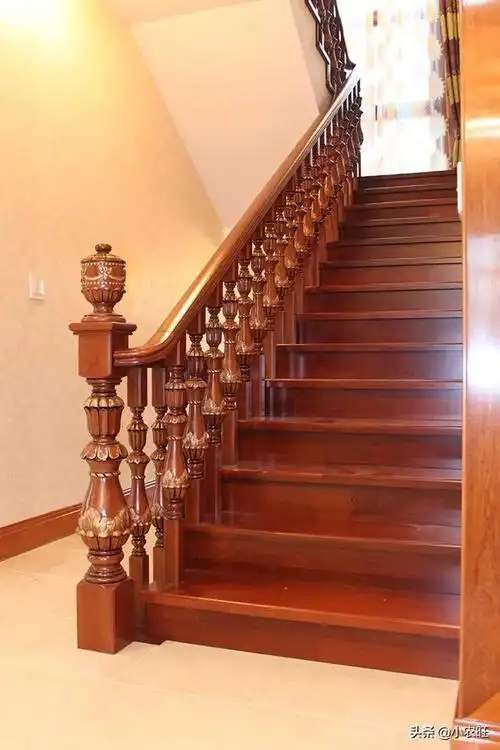 农村自建房的楼梯扶手选择,实木,202不锈钢,304不锈钢和玻璃的哪种