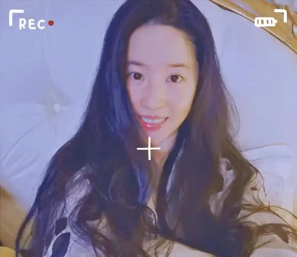 原创34岁刘亦菲近照曝光身穿价值8700元的毛衣素颜出镜像极了学生