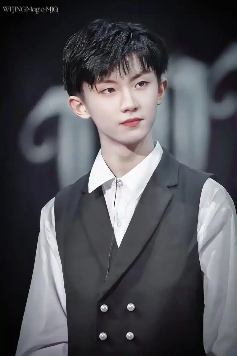 马嘉祺 #蛊王 #禁欲系 #午夜场 #行走荷尔蒙 9890"撒谎"