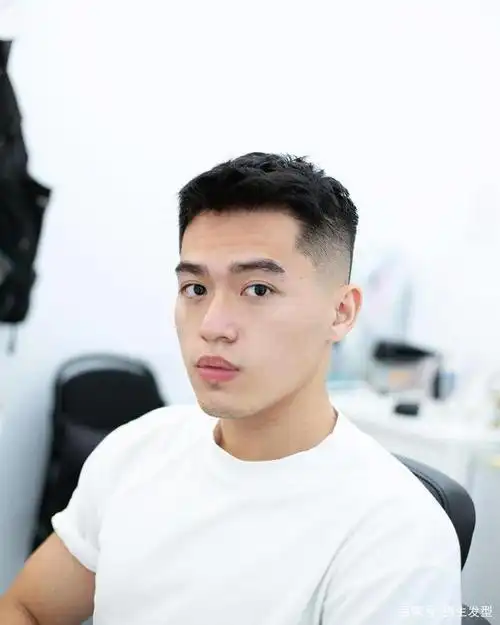 那么,男生到了30岁左右,剪什么发型才好看呢?