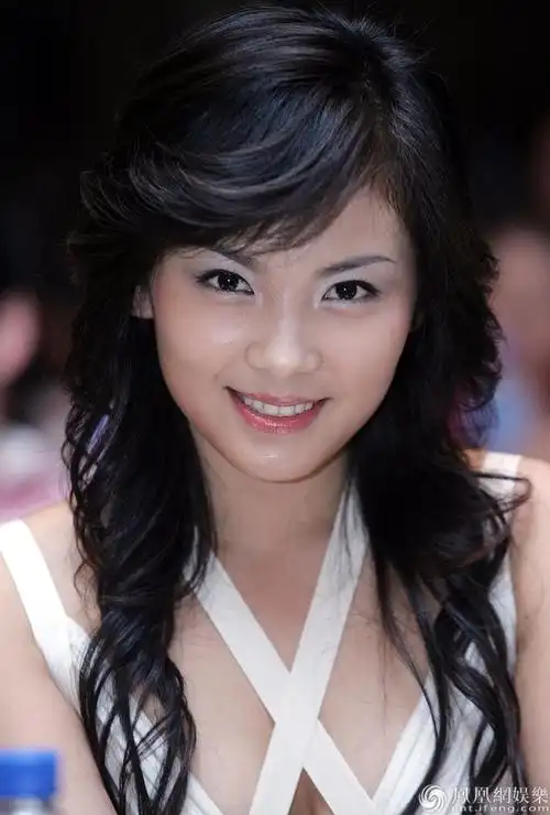 国民好媳妇刘涛庆出道20周年18年前清纯甜美旧照曝光