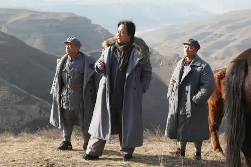 由实力明星张铁林主演的重大革命历史题材电视剧《红军东征》目前正在