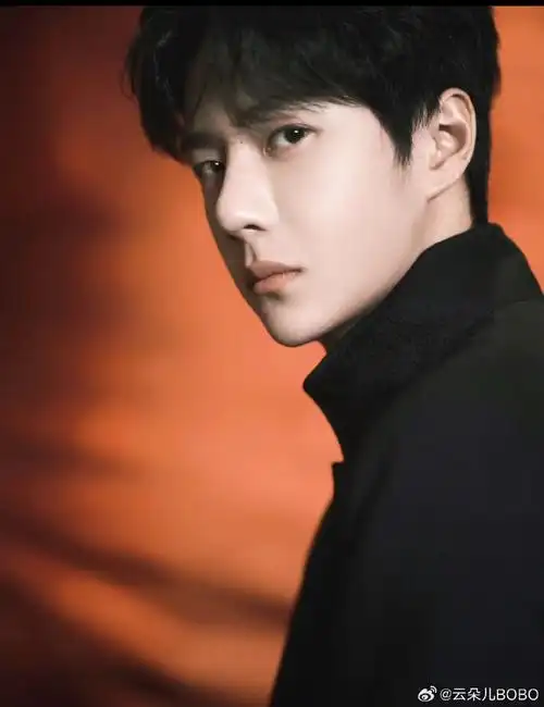 王一博沙漠侧颜#风景 酷帅侧颜=完美#王一博#98#王一博平安喜乐