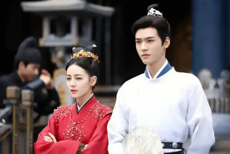 一问一答|王俊凯解约?热巴龚俊二搭?成毅发展?檀健次红利少?