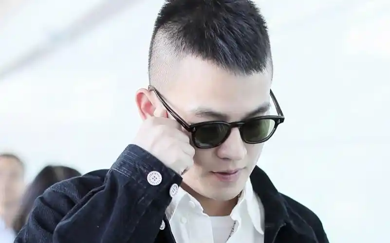 【欧豪】短发欧豪硬汉十足,中国机长的魅力机场秀