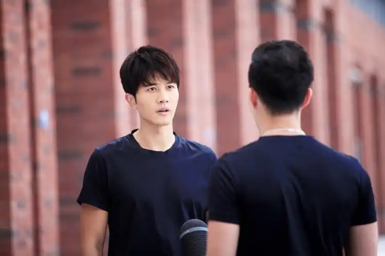 《小棉袄》开播 彭冠英超能"98k奶爸"热血开拳