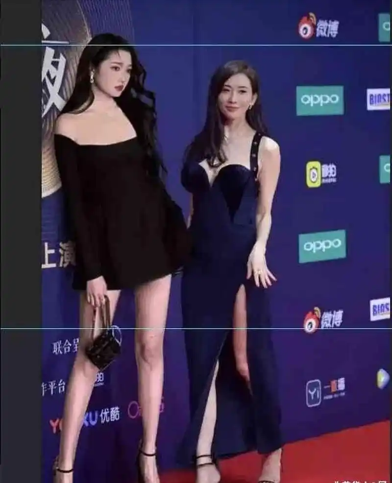 关晓彤气场太强了,林志玲和关晓彤同框完全被比下去了,毕竟关晓彤的大