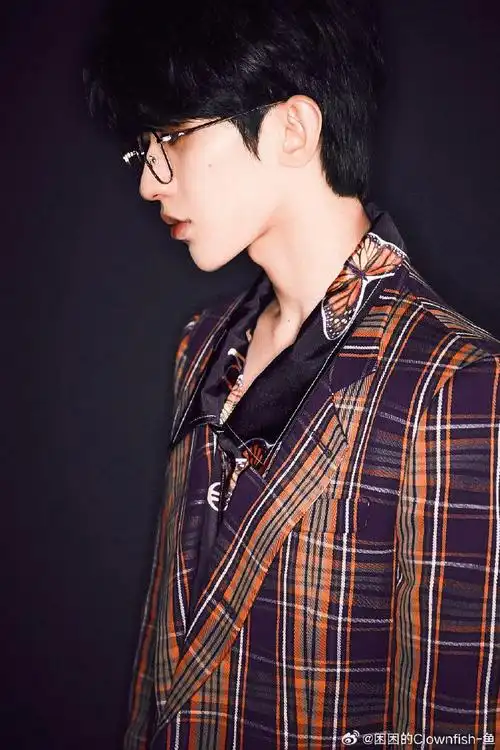 锁骨 完美下颚线 建模脸=蔡徐坤  #蔡徐坤