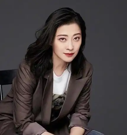 梅婷到底算不算中戏校花?看她和章子怡的合照就有答案