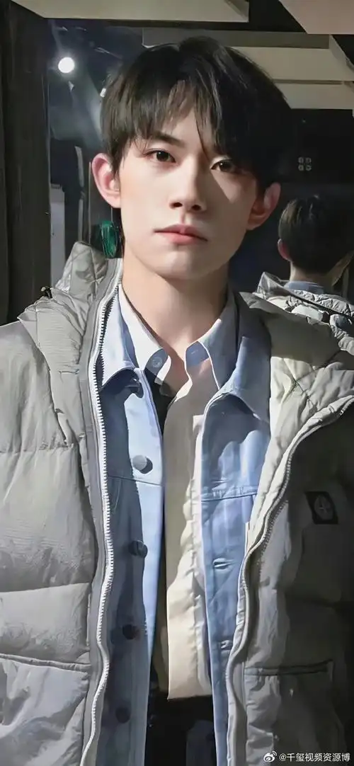 易烊千玺#每日幸福 1!收藏起来当壁纸!