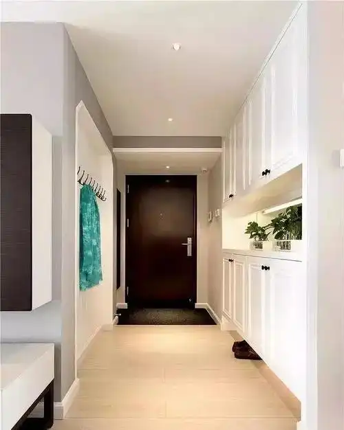 7,一整排鞋柜如果你家的玄关过道非常长,那么推荐做一个整面墙的组合