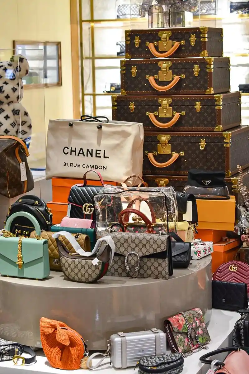 购物脑袋上线75zui大的二手奢侈品集合店.