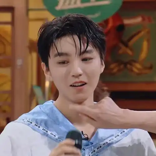 为什么感觉此人一被淋湿年龄立减15    #王俊凯你好星期六