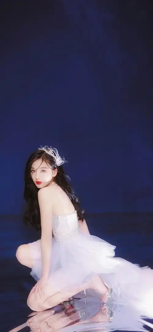 吴宣仪白裙仙气高清手机壁纸