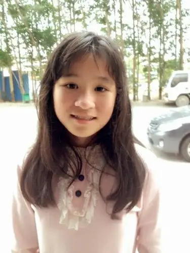 小女儿冰冰小时候很少照相,当时生意创业阶段,也不曾留意相片方面事宜