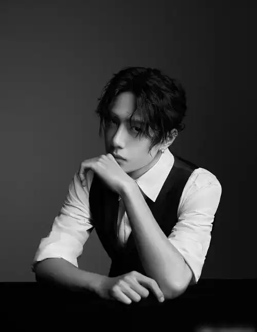 王一博参加两档综艺一个感受华夏之美一个展现建党百年风华