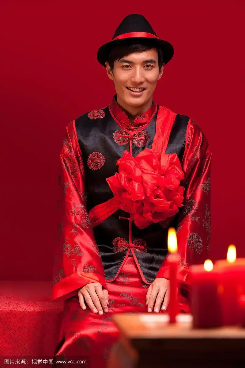 中式婚礼新郎