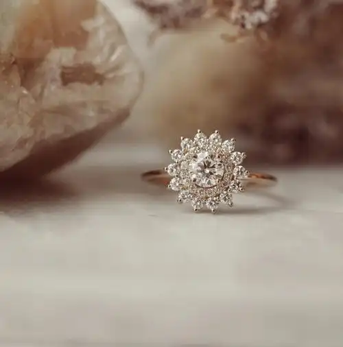 小众设计感华丽款唯美双光环花朵莫桑钻戒
