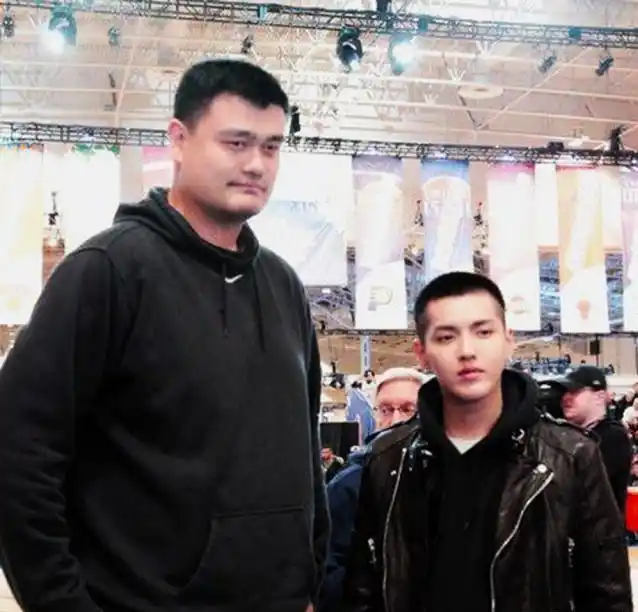 周杰伦罕见与姚明同框!一句话暴露周董太有"自知之明"