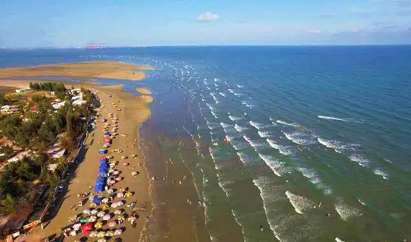 中国大陆海岸线最南端的北部湾畔,面积208平方公里,是广西最大的半岛