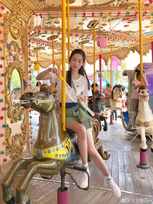 95小花最漂亮的就是少年派的邓小琪