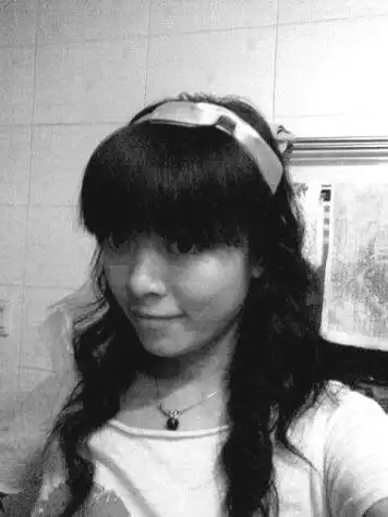 在《疯狂的石头》中饰演谢小盟一角的重庆演员彭波,在他的博文中沉重