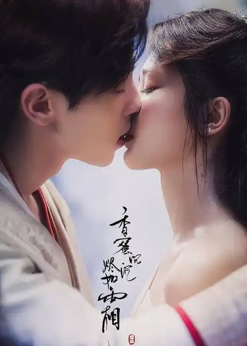 最令cp粉激动的是,邓伦在石家庄开了家火锅店,火锅店里放的居然是杨紫