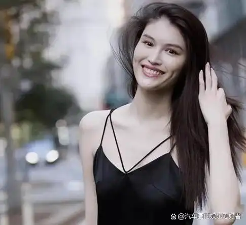 十八年前何慧靠着给李咏砸金蛋为生现在摇身一变成了国际超模