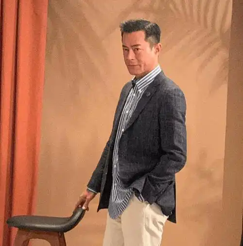 50岁古天乐拍戏受伤曾缝八针,敬业精神值得后辈学习_时候_工作_老人